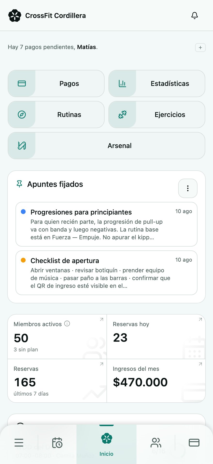 Panel del administrador: accesos a pagos, estadísticas y rutinas, apuntes fijados, miembros activos, reservas de hoy e ingresos del mes.